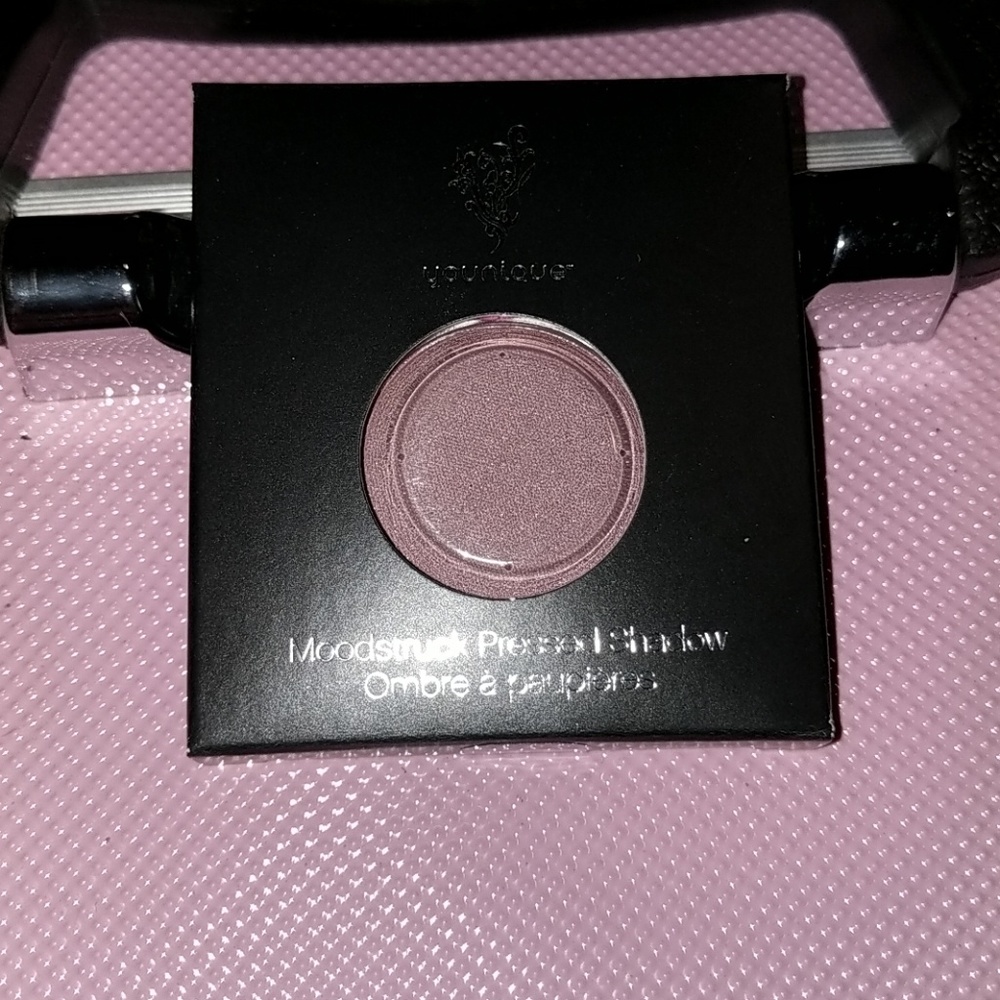 Moodstruck Pressed Shadow